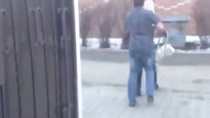 Застал девушку с другим и выкинул в помойку