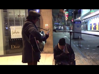 Homeless man joins busker for spontaneous new year's eve street jam, the result is incredible