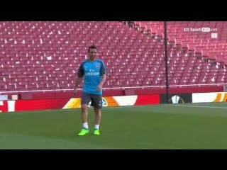 For the first time since october 2016 santi cazorla back kicking a football on the emirates pitch one for the @arsenal fan