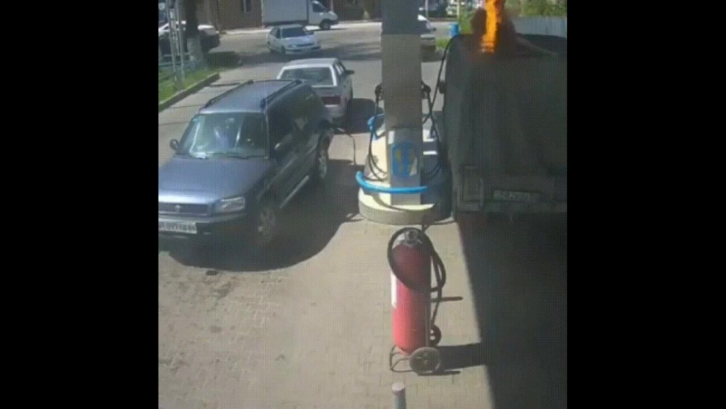 Решил зажигалкой подсветить