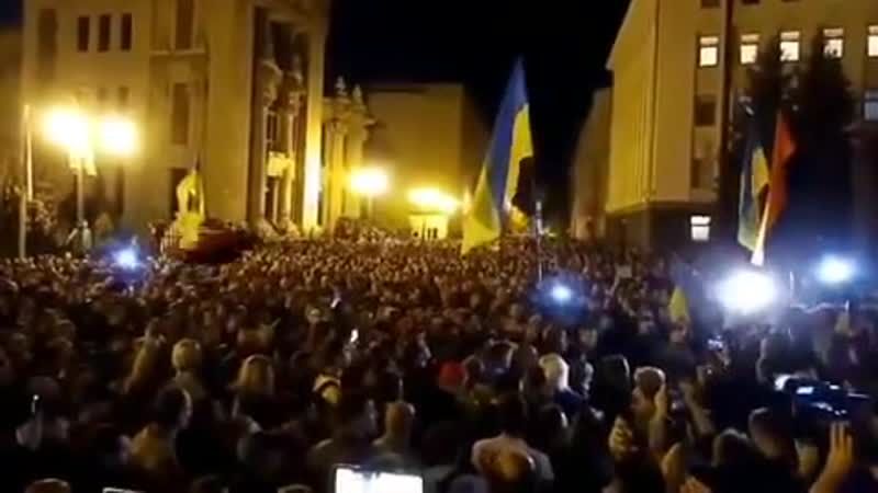 Кострюли под офисом президента 02 10 2019