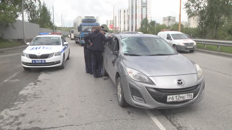 Две фуры зажали "матрёшку" в клещи