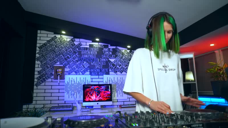 21street & burak keskin shattered earth (paul thomas remix) [played by miss monique]