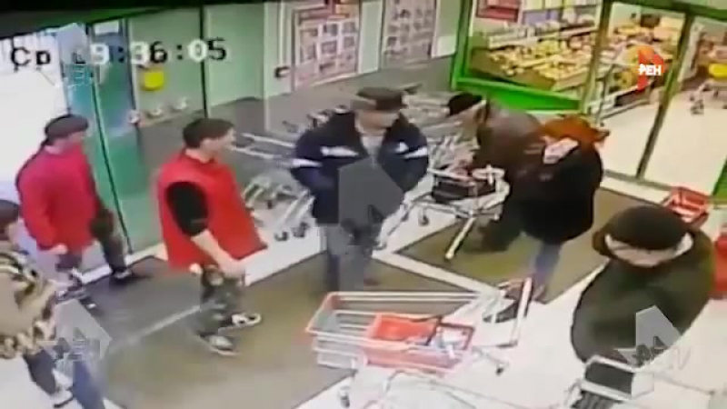 Мужчина воткнул нож в шею пенсионера в пятерочке из за места в очереди