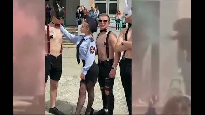 Ученики школы №74 во владивостоке устроили бдсм вечеринку на выпускной