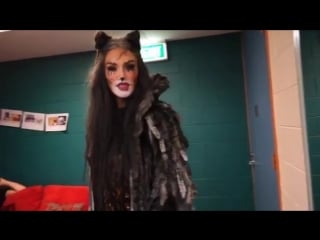 What you looking at? ;) #lastlooks #catsau #backstage @catsmusical #catsofinstagram