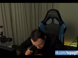 Голум бертович жрет жертву