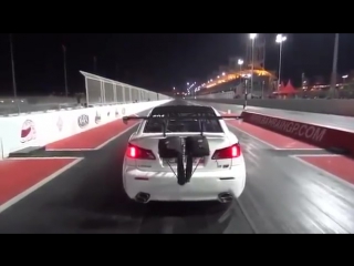 Lexus взлетел на старте