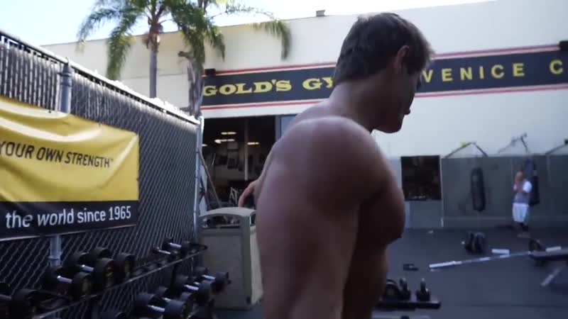 Jeff seid тренироа плеч,