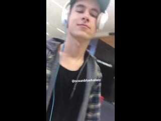 Kian is so cute holy shit 💕@kianlawley