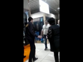 Мужчина застыл и не двигался более часа, окаменел