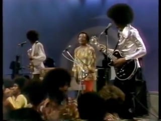Quincy jones ft the brothers johnson "is it love that we're missin'" [soul train 1975]