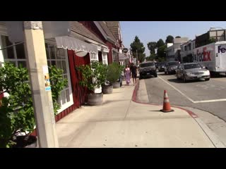 Alessandra ambrosio and boyfriend nicolo oddi shop goop in brentwood ( 720 x 1280 ) mp4