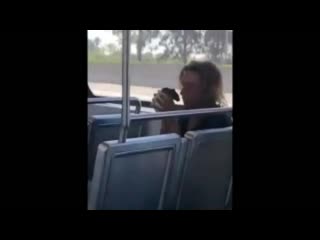 Лижет крысу mp4