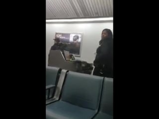 Fancam | 170326 | chicago airport