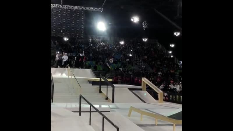 Gustavo ribeiro / bs crooked grind nollie flip out = 9,6 points