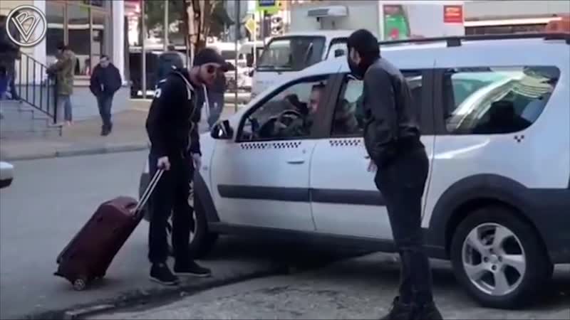 Троллят таксистов