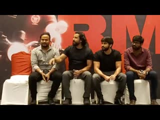 Adithya varma thanks giving meet dhruv vikram with dad chiyaan vikram
