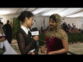 Priyanka chopra on her intricate beaded headpiece | met gala 2018 with liza koshy | vogue