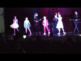 "весёлый компот" "плачет девушка в автомате"