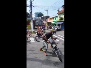 Negada fugindo da polícia