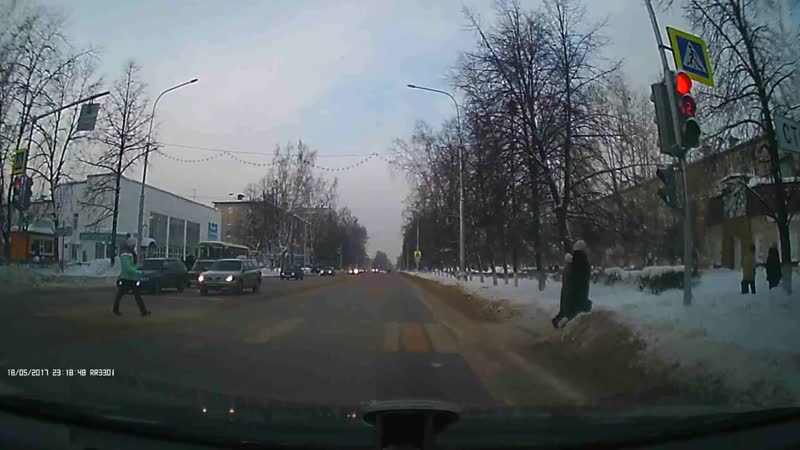 Пролетел на красный