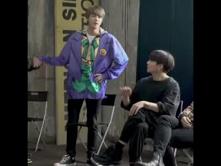 Wow jungkook gets to feel his bicep what a lucky boy