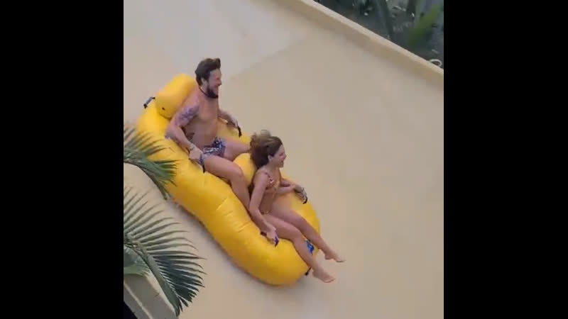 Палома бернарди с бойфрендом дуду пелиззари отдыхают в риу кенти, штат гояс, бразилия