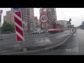 Тп чуть не раздавила скутериста