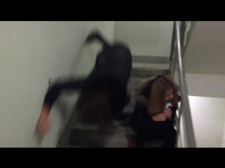 Осторожно пьяная деа после вписки упала в подъезде