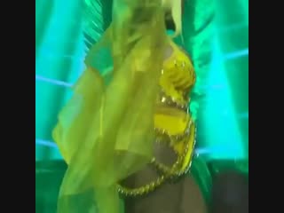 Nicki minaj beez in the trap ("fomo by night")