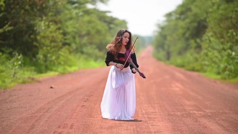 Самая симпатичная скрипачка