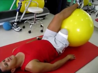 020 rolamento de quadril com bola de pilates