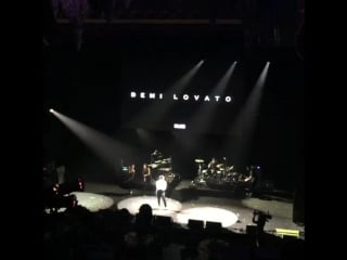 Demi lovato singing confident at #umgshowcase february 14th