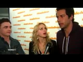 Джесси дает интервью за кулисами церемонии kca