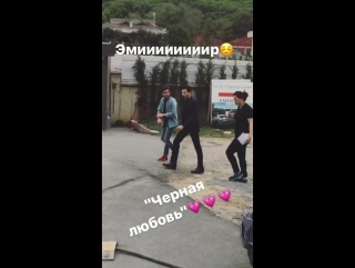 Каан за кадром