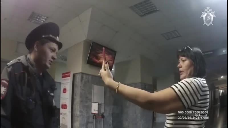 В аэропорту челябинска бухая парочка подралась с полицейскими