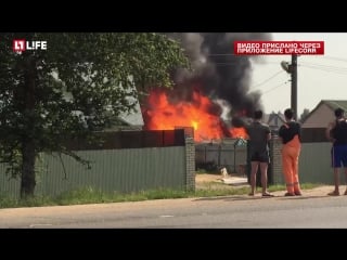 В подмосковье загорелся частный дом