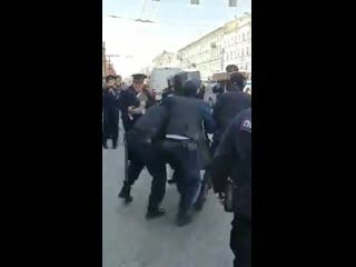 Как задерживали начальника штаба навального в петербурге александра шуршева