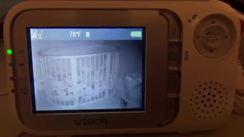 Ребенок напевает «имперский марш» из звездных войн