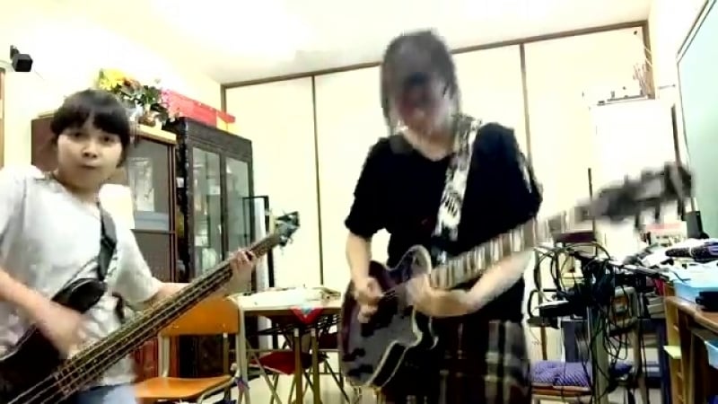 Две японки мочат slayer