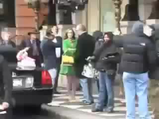 Chuck and blair filming the kiss 2x25 "the curious case of bart bass" season 2 finale