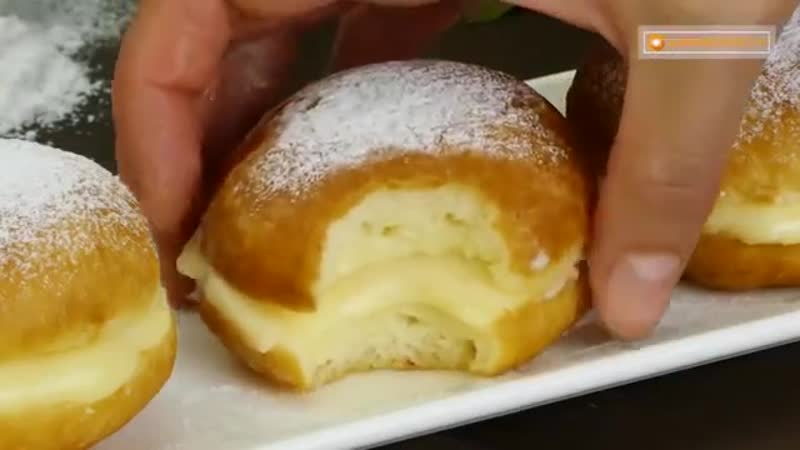 Нежные и пышные пончики с молочным заварным кремом !