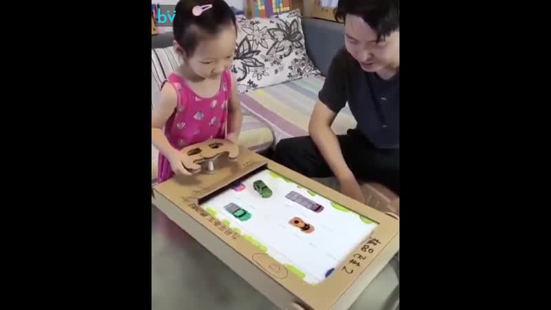 Папа сделал для дочки гоночный симулятор из картона!