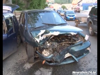 В столкновении двух иномарок на кольце бородинской пострадали два человека