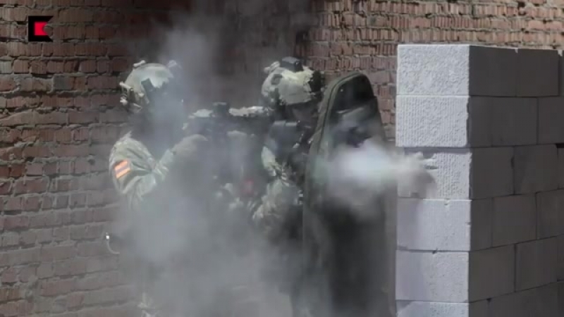 Тренироа спецназа с живыми целями и боевыми патронами insane russian sobr training!
