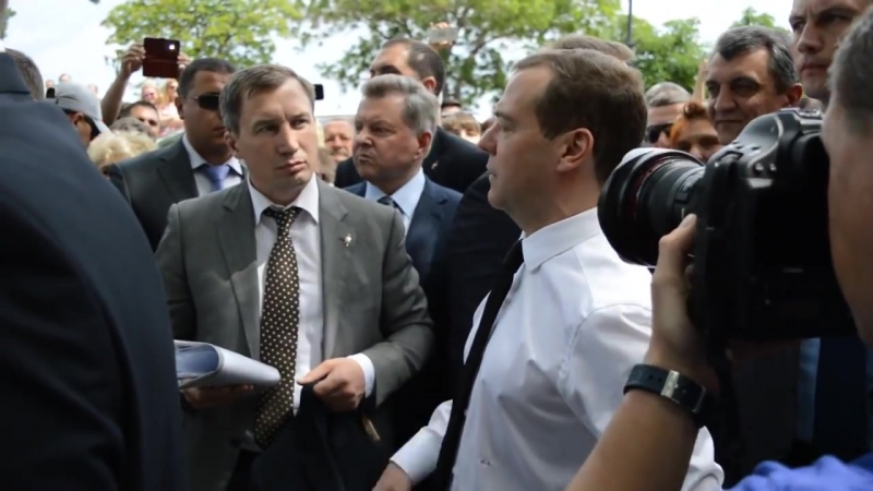 Медведев крымским пенсионерам денег нет, но вы держитесь