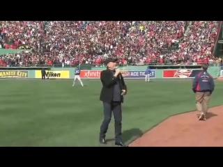 Neil diamond singing sweet caroline in fenway park 4 20 13