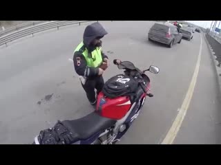 Дпсник замеряет тонироу мотоцикле (360p) mp4