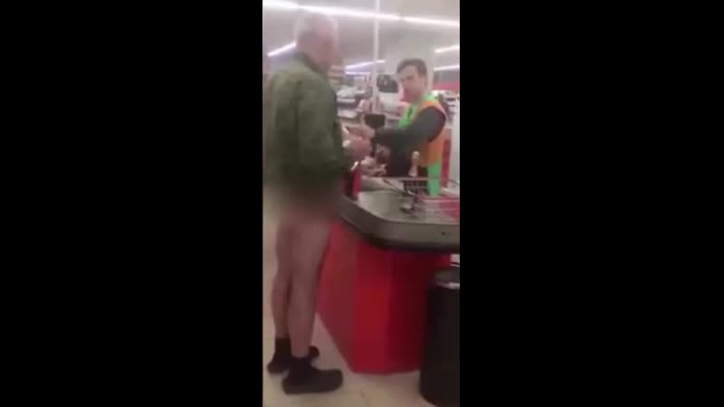 Ходит porn video – Мужик без трусов ходит по магазинам